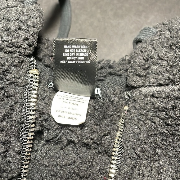 HOT TOPIC crop top long sleeve fleece pullover hoodie in women’s size small - Picture 6 of 6